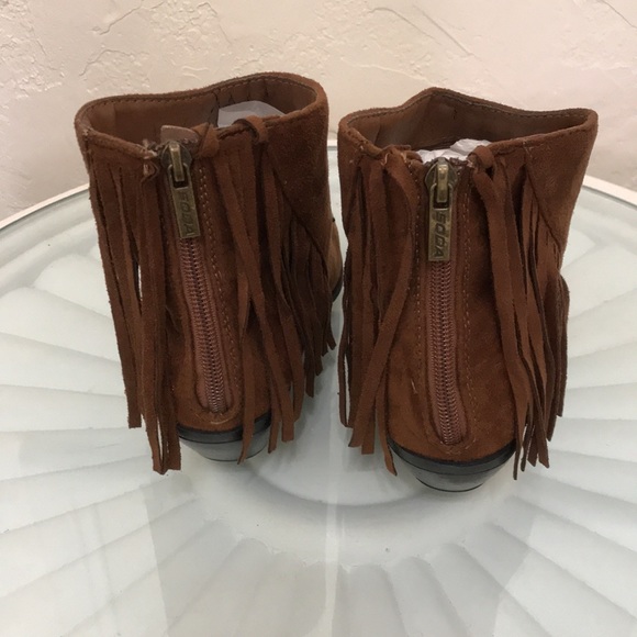 SODA Women’s Fringe Ankle Booties. Size 6 - Picture 6 of 11